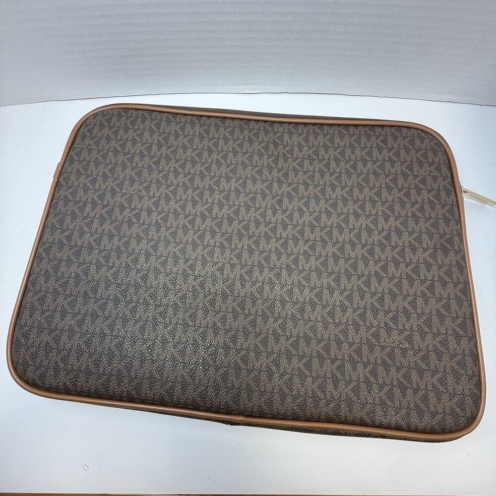 Michael Kors Jet Set Logo 13 Inch Laptop Zip Sleeve Case - Picture 4 of 9